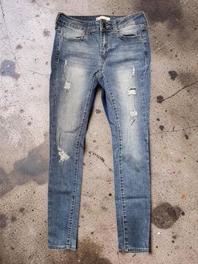 SO Blue Low-Rise Jeggings. Size 5/27-27inseam. Excellent Condition!